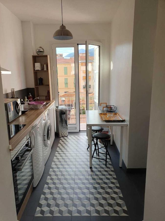 Le Verlaine, Studio En Centre Ville A Deux Minutes Des Plages Menton Ngoại thất bức ảnh