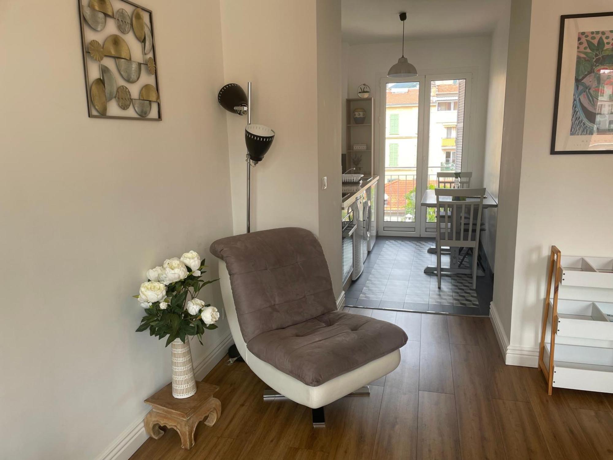 Le Verlaine, Studio En Centre Ville A Deux Minutes Des Plages Menton Ngoại thất bức ảnh