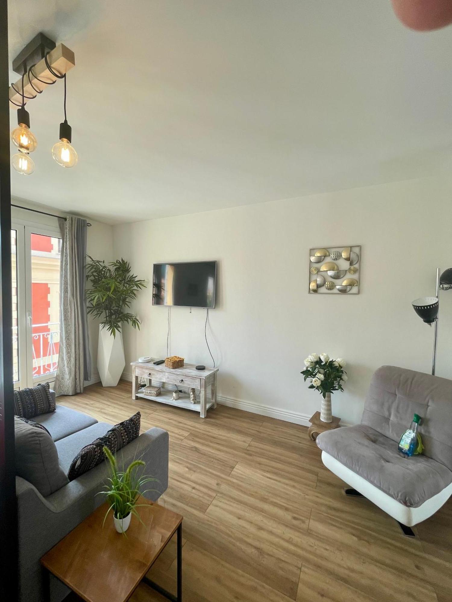 Le Verlaine, Studio En Centre Ville A Deux Minutes Des Plages Menton Ngoại thất bức ảnh