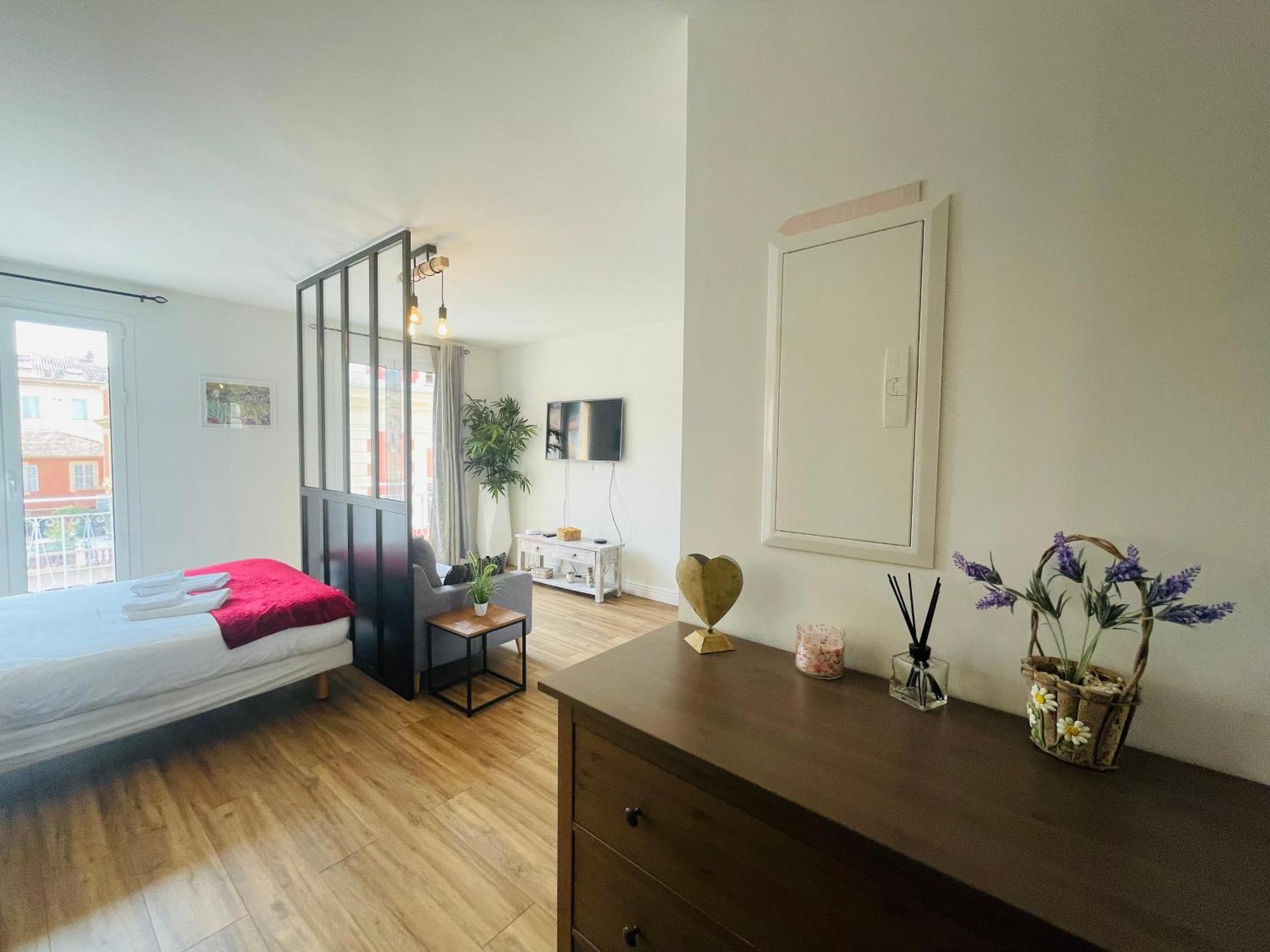 Le Verlaine, Studio En Centre Ville A Deux Minutes Des Plages Menton Ngoại thất bức ảnh